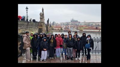 Pamiątkowe zdjęcie przy Moście Karola w Pradze.