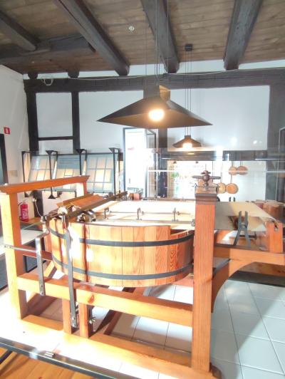 Warsztaty czerpania papieru i zwiedzanie muzeum