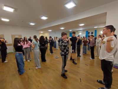 49. Gry i zabawy ruchowe w języku angielskim (1).jpg