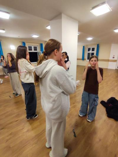 50. Gry i zabawy ruchowe w języku angielskim (2).jpg