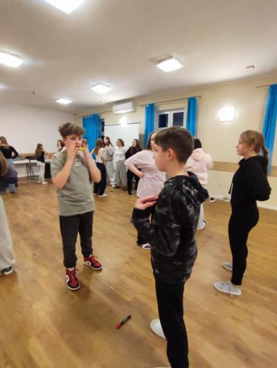 51.  Gry i zabawy ruchowe w języku angielskim (3).jpg