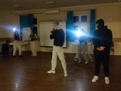 Zadanie Night Show w wykonaniu uczniów.