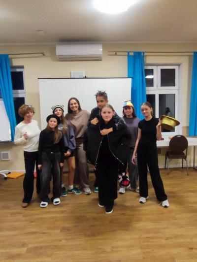 Zadanie Night Show w wykonaniu uczniów.