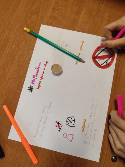 Uczniowie projektują ulotki i plakat kampanii