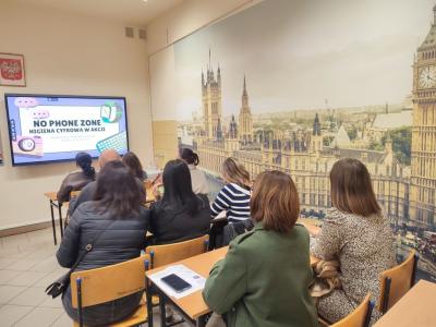 Uczniowie opracowują harmonogram tygodnia kampanii NoPhoneZone