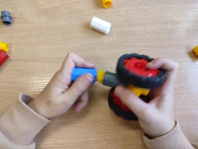 Dobieranie elementów konstrukcyjnych wg instrukcji w zadaniu