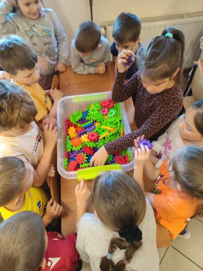 Liczymy i dobieramy klocki.