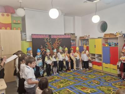 Dzieci recytują wiersze