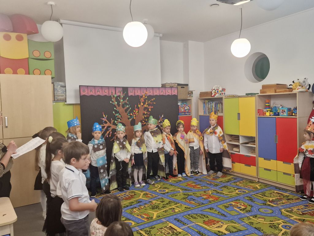 Dzieci recytują wiersze