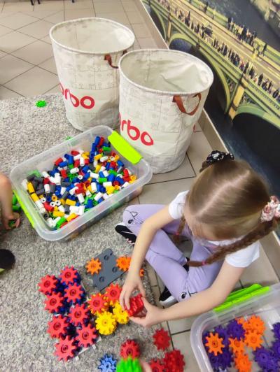 Bożonarodzeniowa kreatywność z klockami Korbo Steam