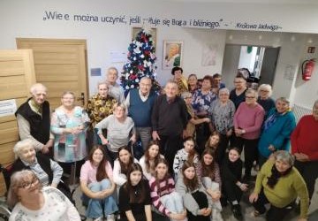 Wizyta wolontariuszy w Ośrodku Wsparcia i Aktywizacji Osób Starszych w Libuszy