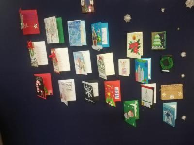 Na zdjęciu są kartki bożonarodzeniowe