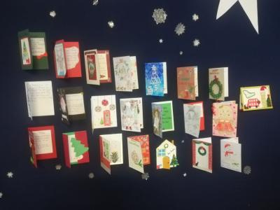 Na zdjęciu znajdują się kartki bożonarodzeniowe