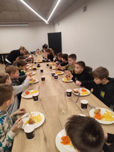 Posiłek po dniu pełnym wysiłku i emocji