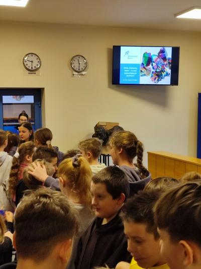 Uczniowie ZSP Libusza na Politechnice Krakowskiej w oczekiwaniu na wykład