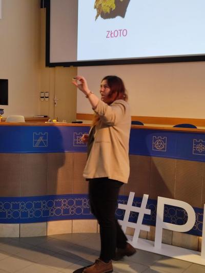 Uczniowie ZSP Libusza w czasie wykładu o kamieniach i minerałach prowadzonym przez dr inż. Martę Wróbel