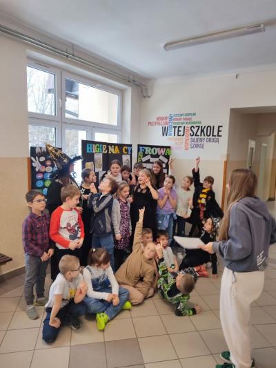 Aktywność najmłodszych na przerwach międzylekcyjnych - gra eliksir Przyjaźni