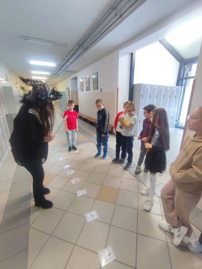 Aktywność najmłodszych na przerwach międzylekcyjnych - gra eliksir Przyjaźni