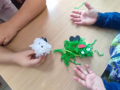 Uczniowie w akcji zaproponowanych aktywności na czas przerw międzylekcyjnych