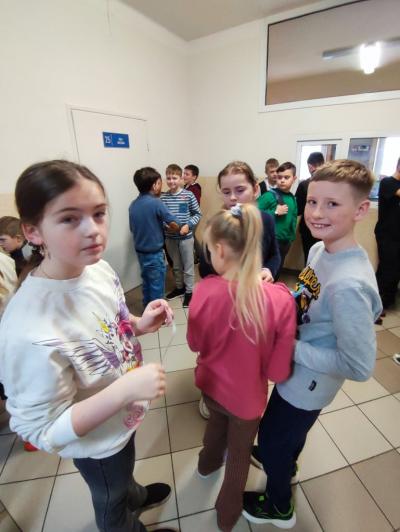 Uczniowie w akcji zaproponowanych aktywności na czas przerw międzylekcyjnych - Break Challenge