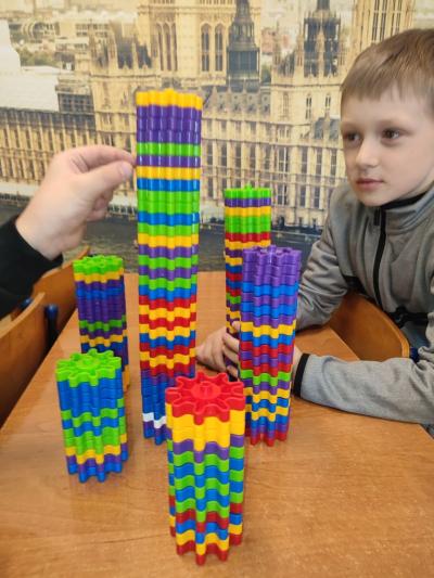 Działania projektowe i modele zbudowane z klocków Korbo