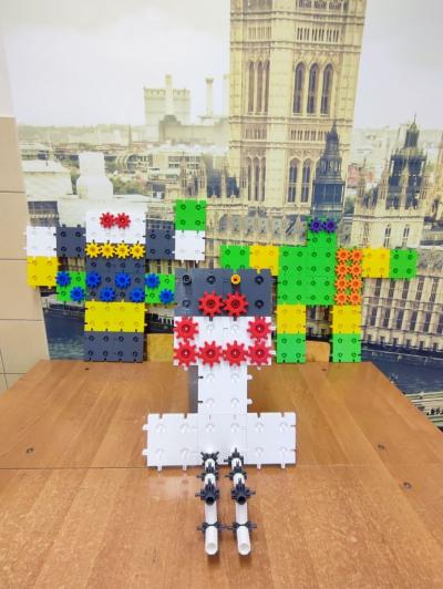 Projekty robotów wykonane przez uczniów z klocków Korbo