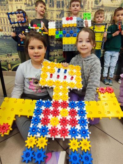 Projekty robotów wykonane przez uczniów z klocków Korbo