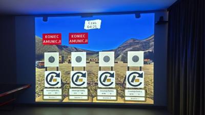 Uczniowie uczestniczący zajęciach strzeleckich