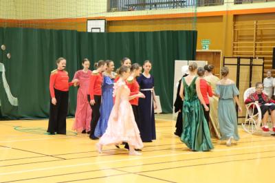 Uczennice występujące w przedstawieniu