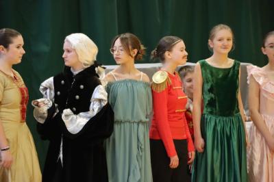 Uczennice występujące w przedstawieniu