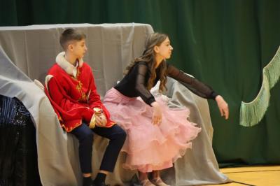 Uczennice występujące w przedstawieniu