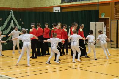 Uczennice występujące w przedstawieniu