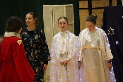 Uczennice występujące w przedstawieniu