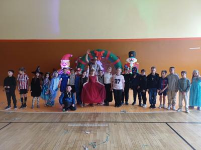 Klasa 3b z wodzirejem