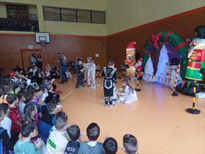 Konkurs - na strój z zastosowaniem papieru toaletowego..jpg