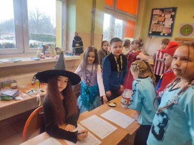 Loteria fantowa - uczniowie wydają fanty