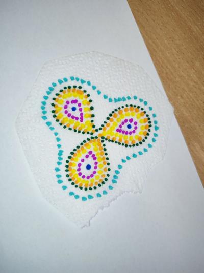 Eksperymenty z efektem wow - woda, barwniki, papier i eksplozje z piany