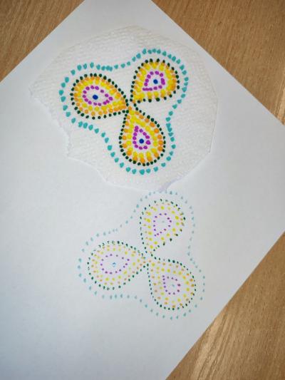 Eksperymenty z efektem wow - woda, barwniki, papier i eksplozje z piany