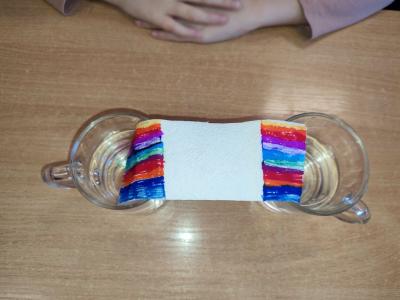 Eksperymenty z efektem wow - woda, barwniki, papier i eksplozje z piany