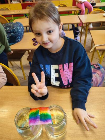 Eksperymenty z efektem wow - woda, barwniki, papier i eksplozje z piany (86).jpg