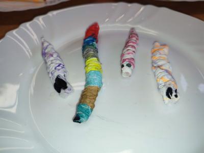 Eksperymenty z wodą, papierem i kolorowymi mazakami