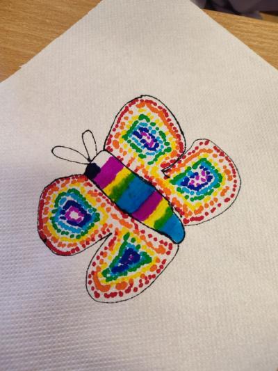 Eksperymenty z wodą, papierem i kolorowymi mazakami