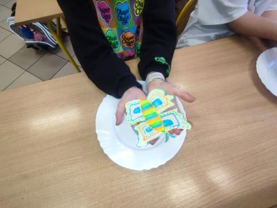 Eksperymenty z wodą, papierem i kolorowymi mazakami