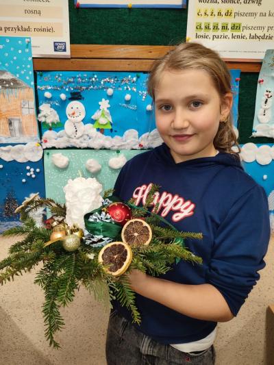 Stroiki i ozdoby świąteczne wykonane przez uczniów