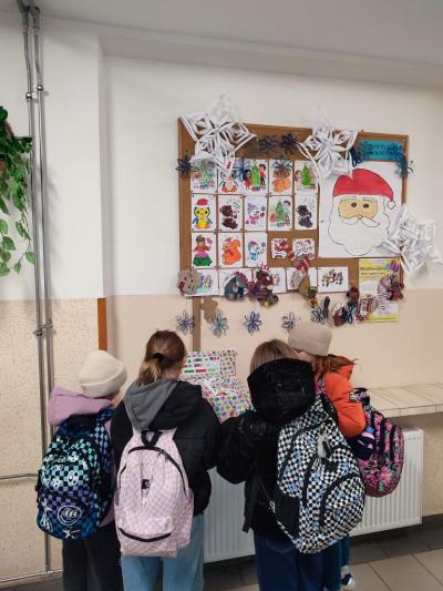 Stroiki i ozdoby świąteczne wykonane przez uczniów