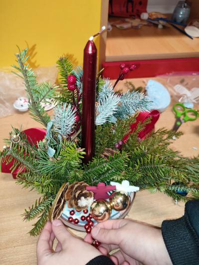 Stroiki i ozdoby świąteczne wykonane przez uczniów