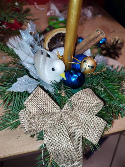 Stroiki i ozdoby świąteczne wykonane przez uczniów