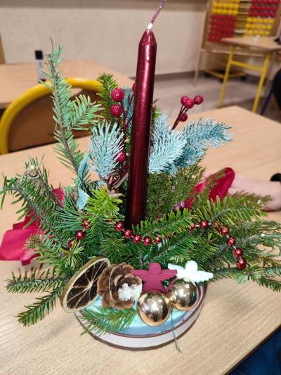 Stroiki i ozdoby świąteczne wykonane przez uczniów