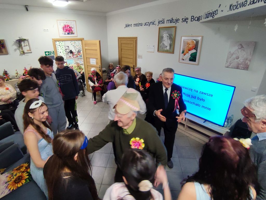 Bal karnawałowy z Seniorami w Dziennym Ośrodku Wsparcia w Libuszy