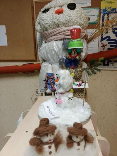 Na zdjęciu widać prace konkursowe dzieci.